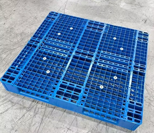 Plastic Pallets with size 1200x1100mm in low price
