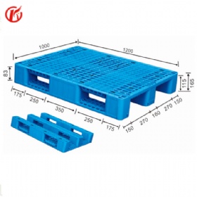 3 Runners plastic pallets for sale